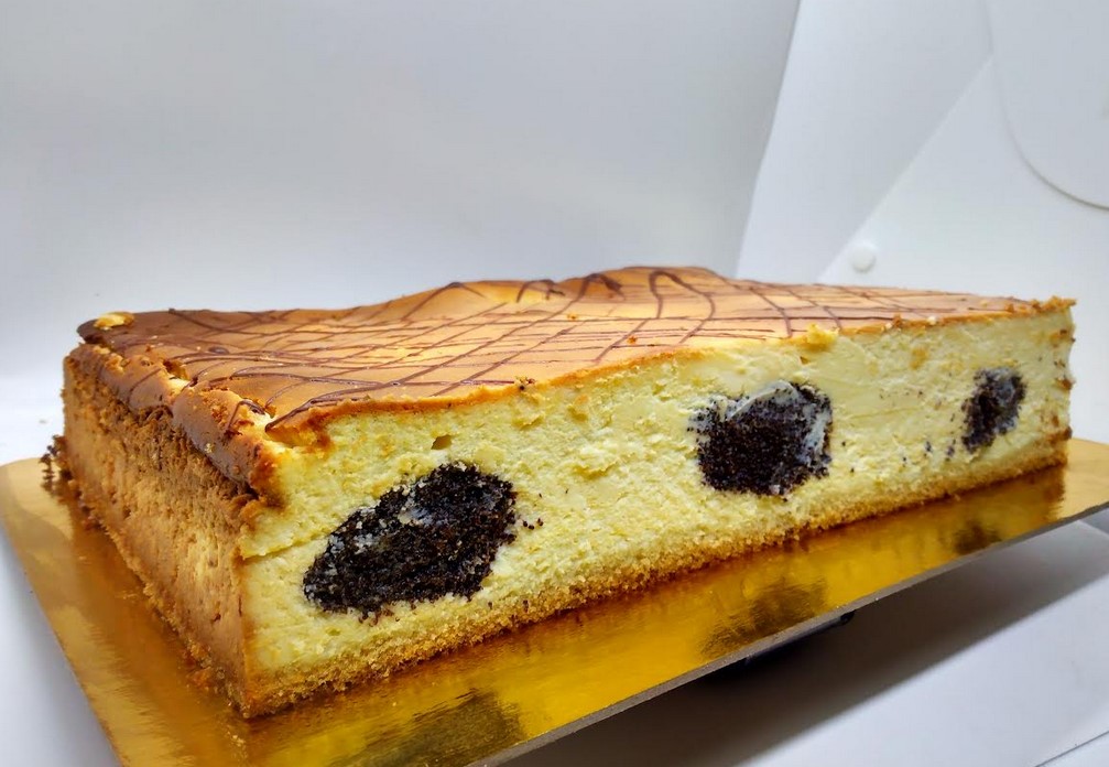 Pastry Sernik z makiem/ Cheesecake w/ Poppy seeds Local Producer (price per kg)  
